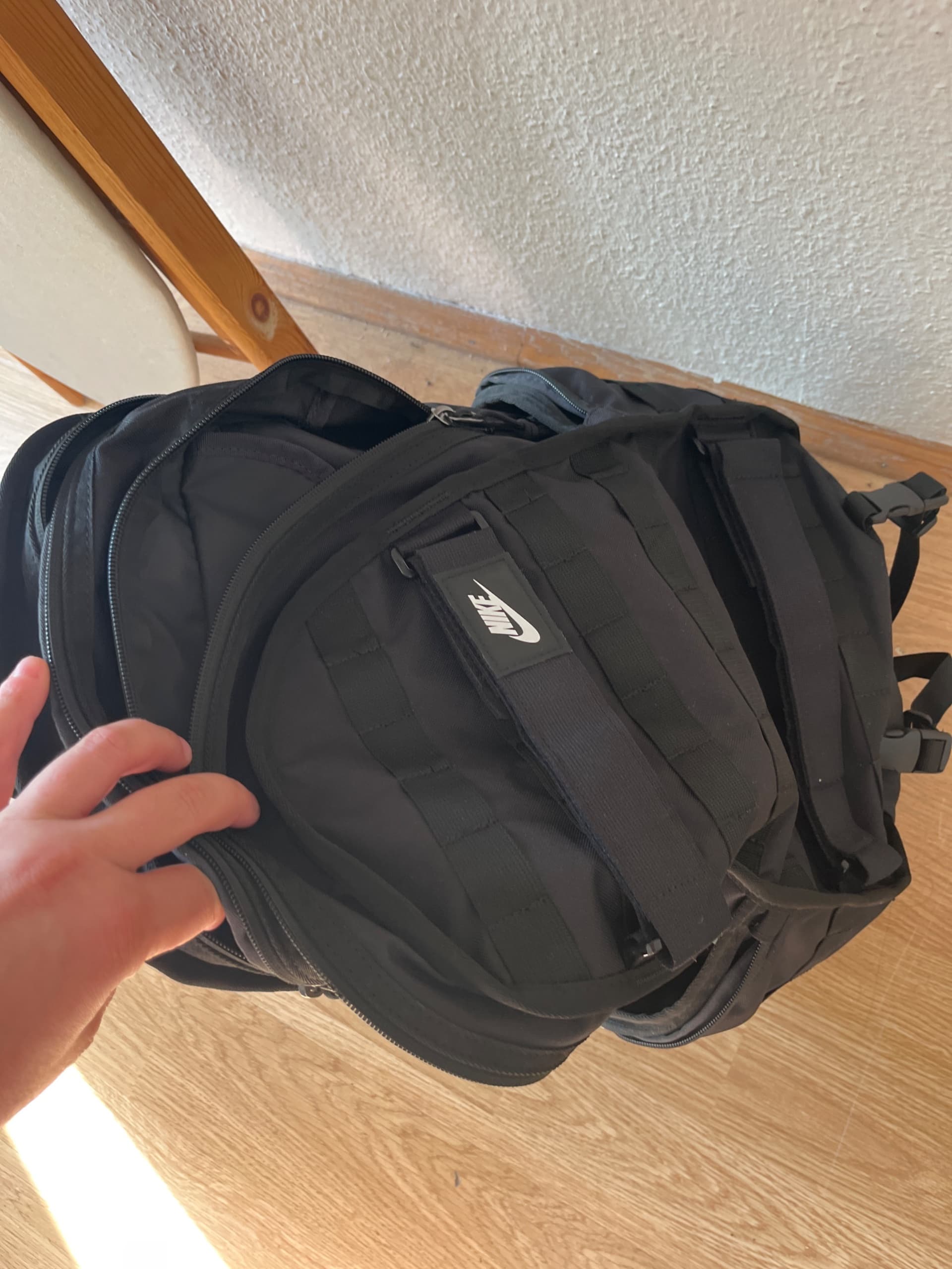 Praktikus fekete Nike hátizsák sok rekesszel
